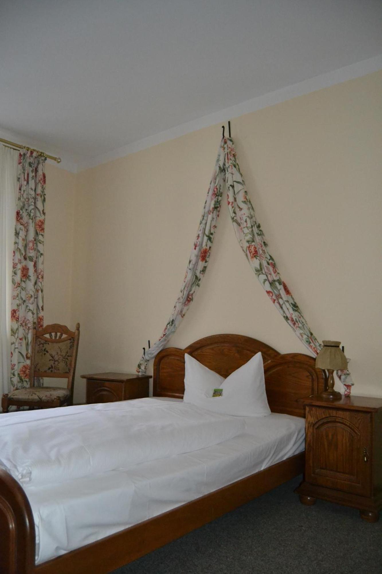 Hotel Anker Saalfeld Saale Pokoj fotografie